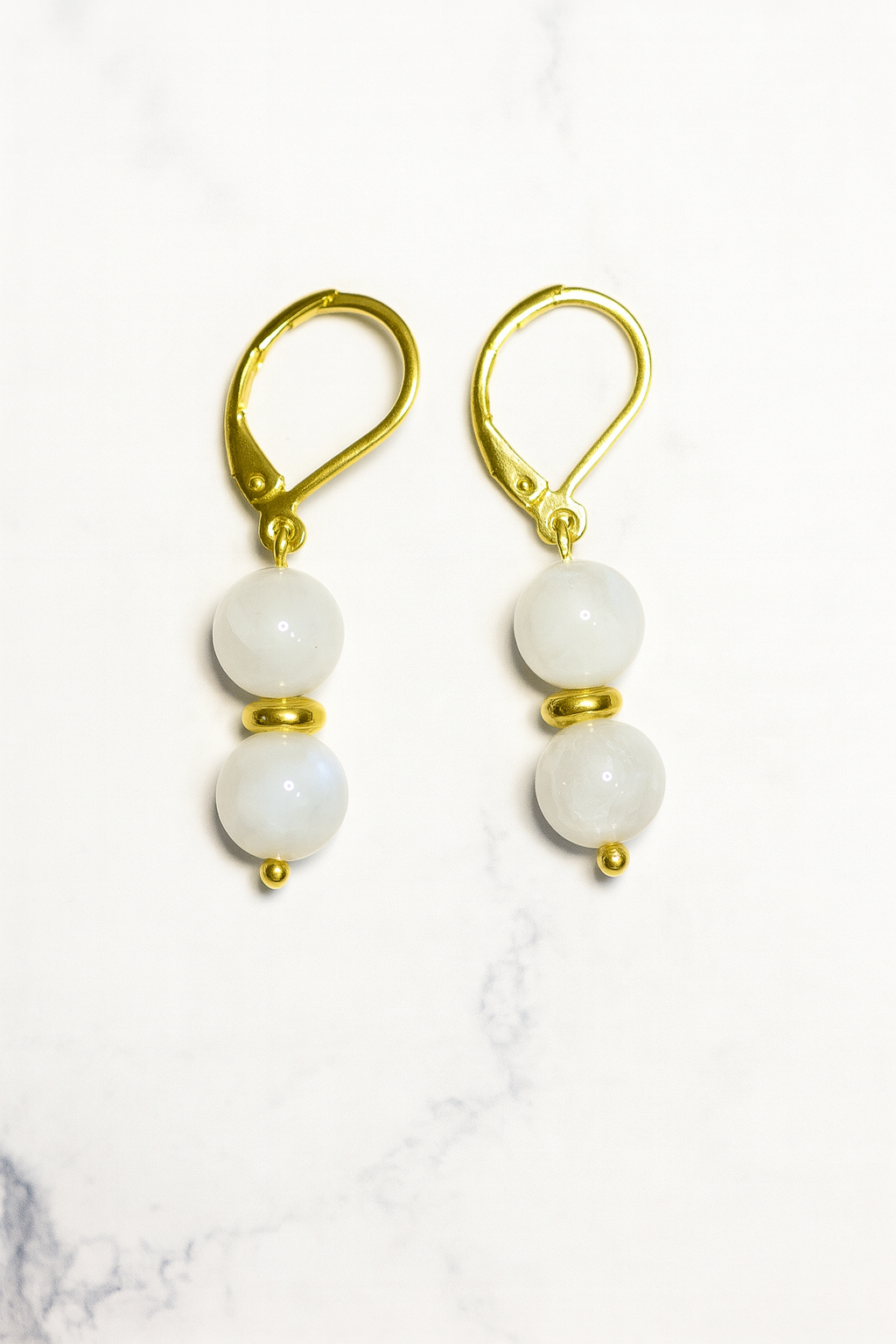 Boucles d’oreilles en pierre de lune – Double perles et finition dorée