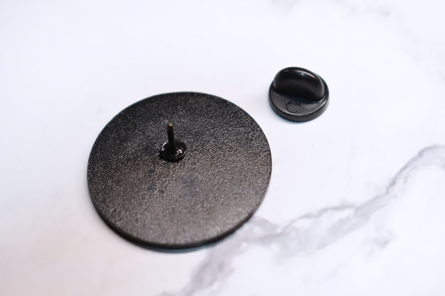 Épingle en émail « Good Vibes » en forme de cassette audio vintage