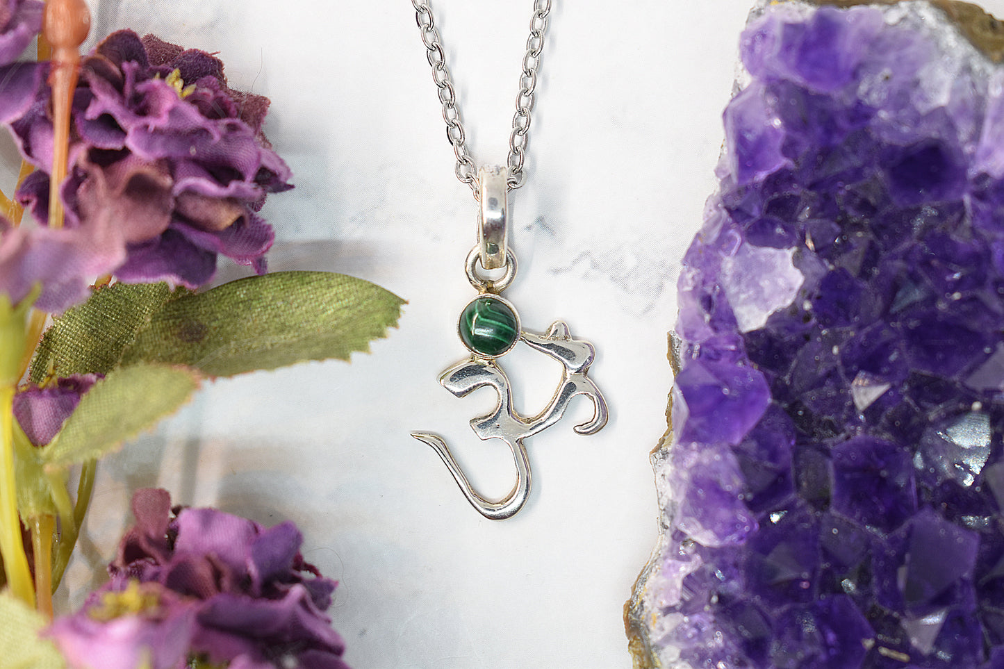 Third eye symbol pendant with malachite stone