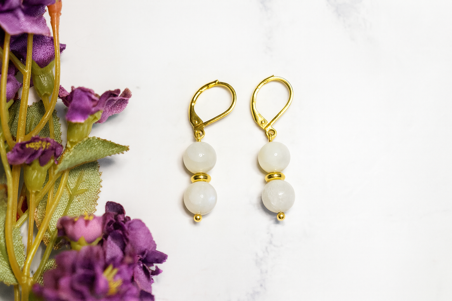 Boucles d’oreilles en pierre de lune – Double perles et finition dorée