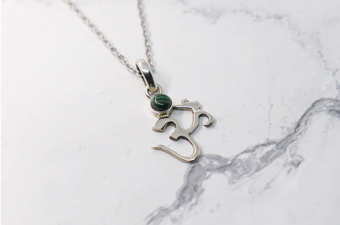 Pendentif symbole du troisième oeil avec pierre malachite